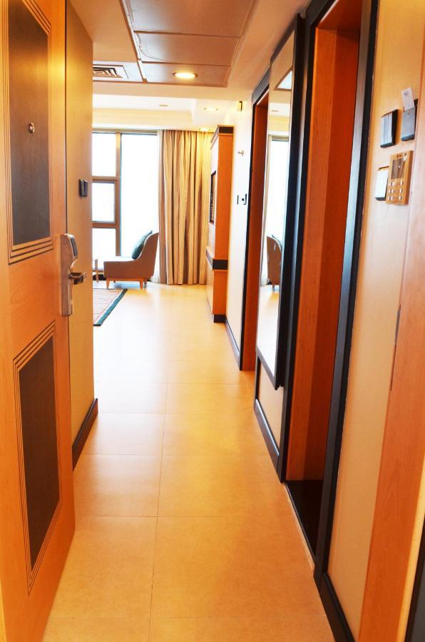 Nooh Tower Apartment Al Hidd Exterior photo