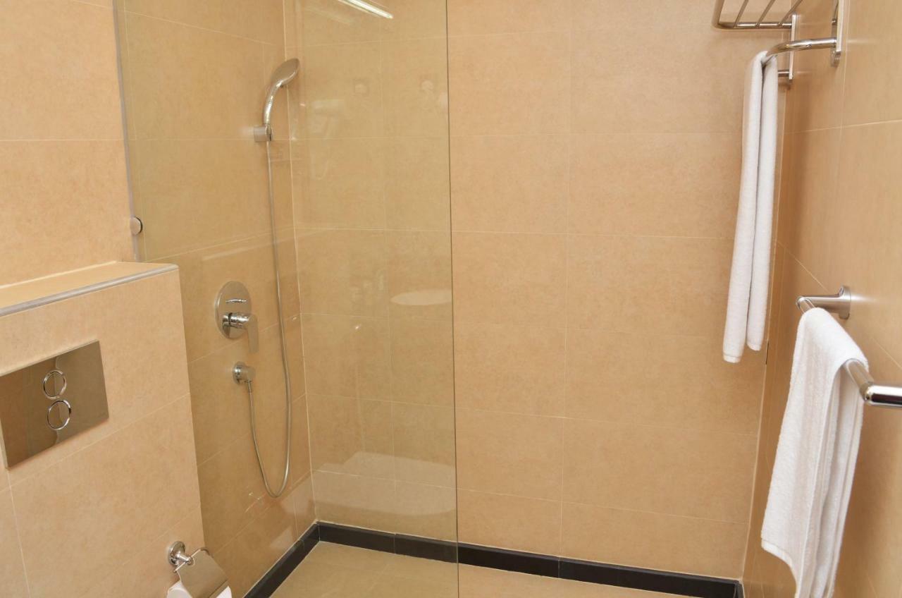 Nooh Tower Apartment Al Hidd Exterior photo
