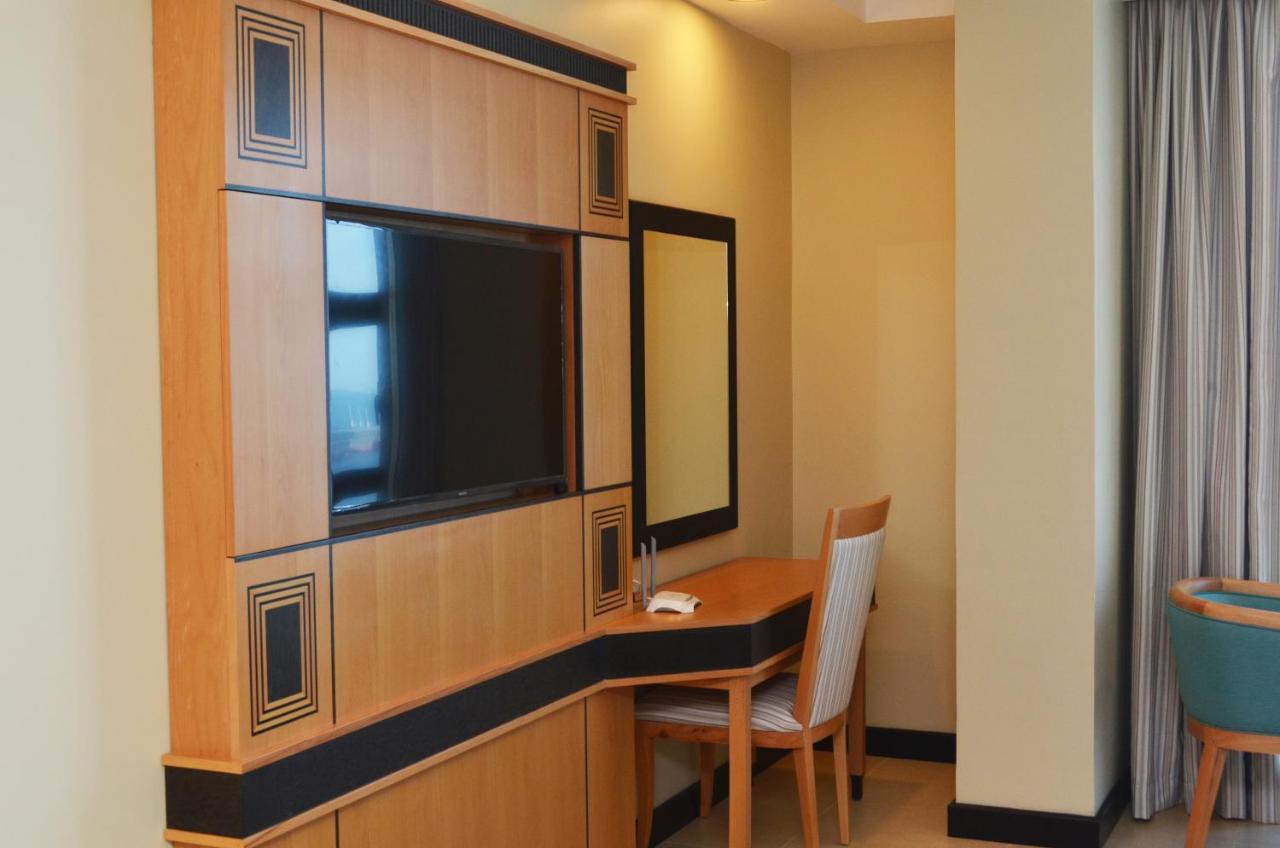 Nooh Tower Apartment Al Hidd Exterior photo